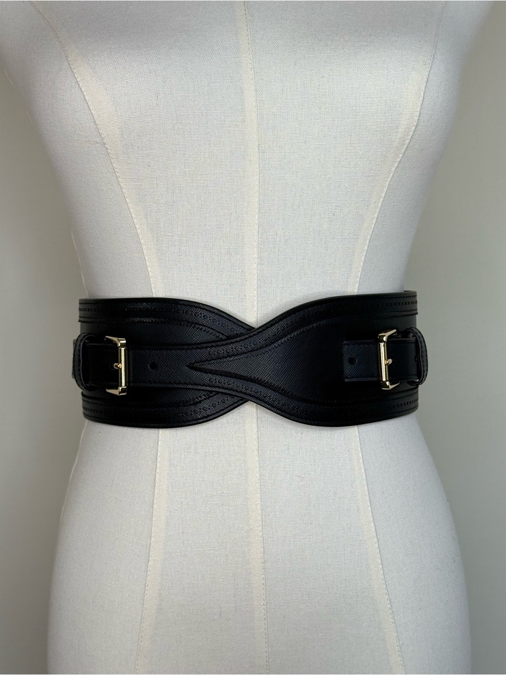 Tory Burch Brogue Black Sculpted Leather Waist Belt with Gold Buckles S NWOT - Picture 3 of 7